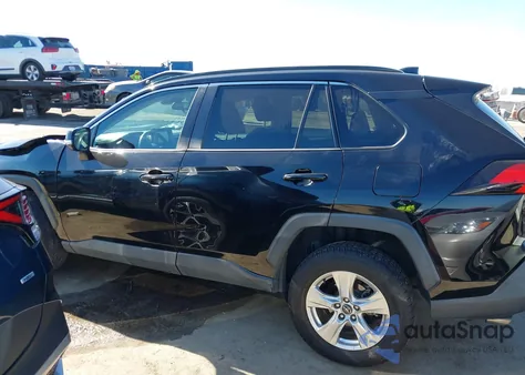 2020 Toyota Rav4 Xle z USA, uszkodzony, nr VIN 2T3P1RFV7LC080885